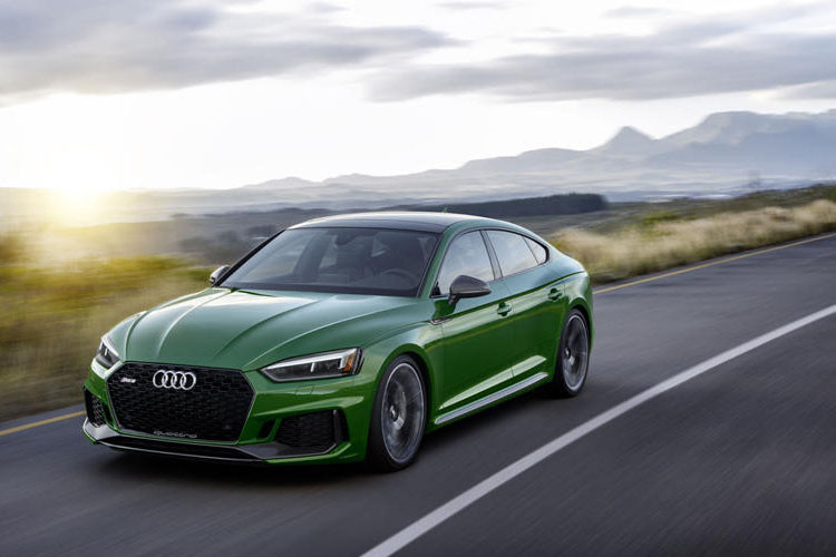 Mẫu coupe thể thao 5 cửa hiệu suất cao Audi RS5 Sportback 2019 sẽ được bán ở Mỹ vào cuối năm nay với giá khởi điểm 72.400 USD (gần 1,7 tỷ đồng). Mức giá này chênh lệch khá cáo so với "người anh em" 5 cửa của RS5 Coupe đến 4.200 USD.