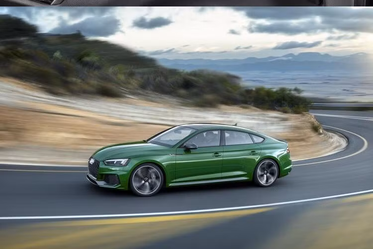 Mức giá Audi RS5 Sportback 2019 mà hãng xe sang Đức đưa ra ở mức gần 1,7 tỷ đồng được xem là khá phù hợp với chiếc coupe mới này.