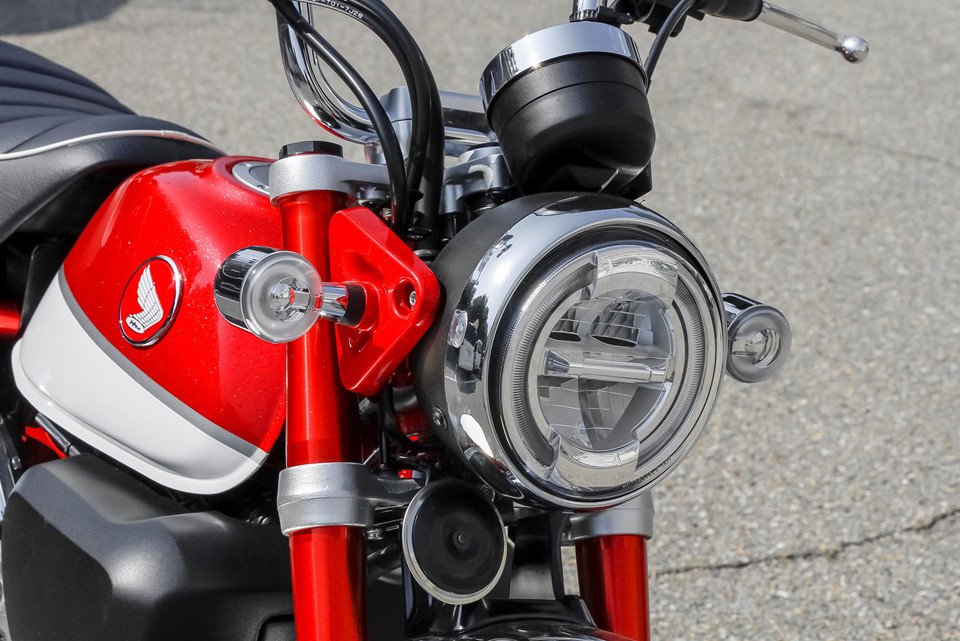 Honda Monkey 2019 phát triển thiết kế dựa trên nền tảng của "người anh em" MSX. Đèn pha, đèn hậu và đèn xi-nhan đều sử dụng công nghệ LED.
