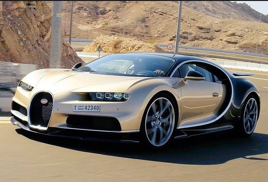 Bugatti Chiron có thể đạt tốc độ 420 km/giờ. Động cơ cung cấp công suất 1.479 mã lực khiến nhiều siêu xe khác phải "khiếp sợ".