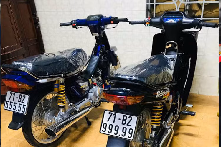 Trong dàn xe máy biển khủng này còn có chiếc dream biển ngũ quý 5 và chiếc Wave ngũ quý 9 siêu đẹp.