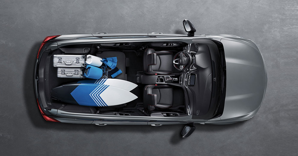 Với không gian rộng thoáng như vậy, người dùng có thể chứa được khá nhiều hành lý cồng kềnh khi đi xa.