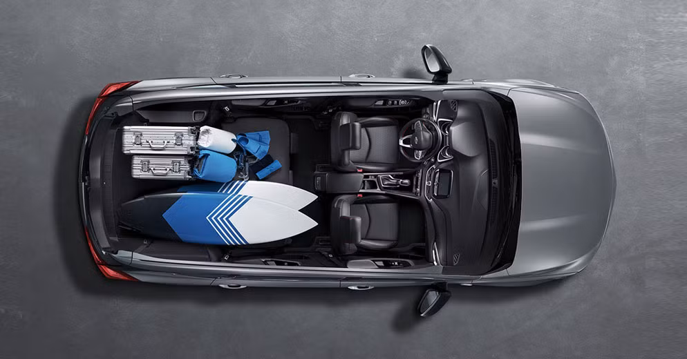 Với không gian rộng thoáng như vậy, người dùng có thể chứa được khá nhiều hành lý cồng kềnh khi đi xa.