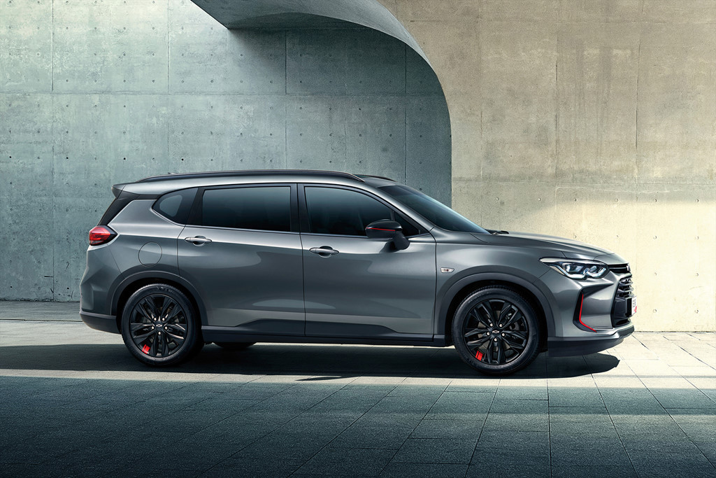 Về thiết kế, Chevrolet Orlando 2019 lấy cảm hứng thiết kế từ mẫu concept FNR-X từng ra mắt tại triển lãm ôtô Thượng Hải 2017. Mặt trước là lưới tản nhiệt kép. Đèn pha Bi-xenon kết hợp với dải chiếu sáng ban ngày dạng LED.