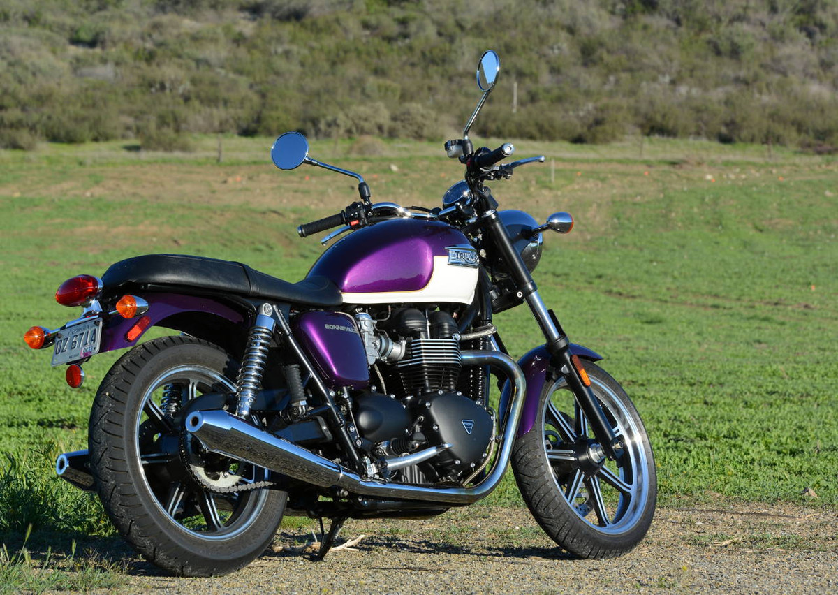 Chiếc xe được trang bị động cơ hai xi-lanh có dung tích 856cc, với công suất tối đa 67 mã lực tại 7.500 vòng/phút, momen xoắn cực đại 68 Nm tại 5.800 vòng/phút.