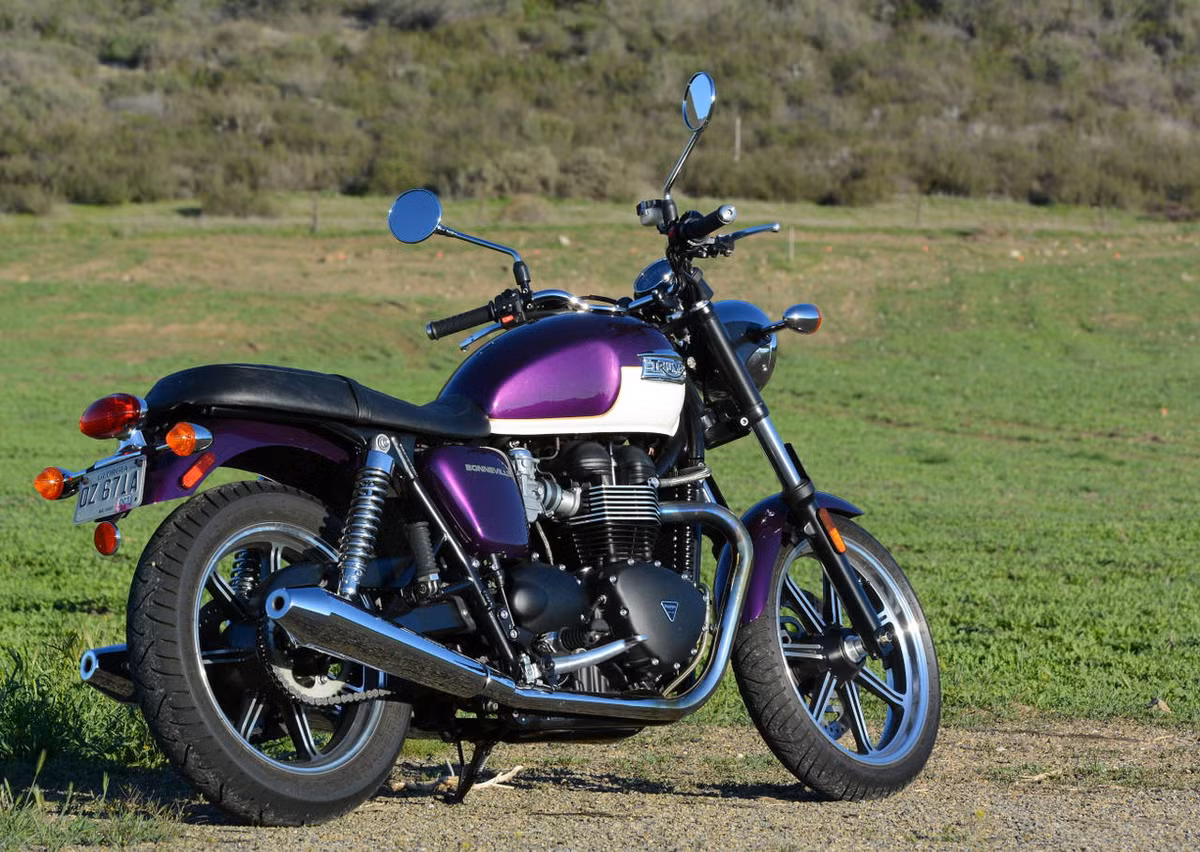 Chiếc xe được trang bị động cơ hai xi-lanh có dung tích 856cc, với công suất tối đa 67 mã lực tại 7.500 vòng/phút, momen xoắn cực đại 68 Nm tại 5.800 vòng/phút.