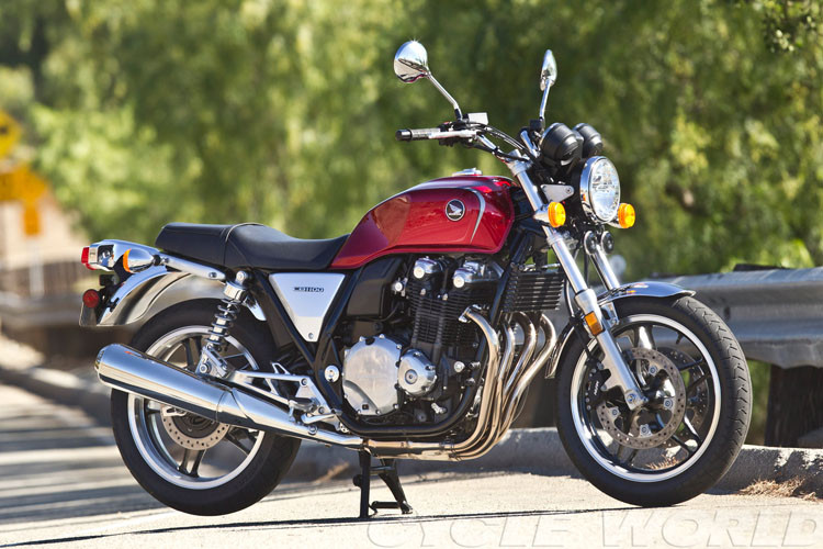 Một trong những mẫu xe môtô phân khối lớn cổ điển vẫn được yêu thích và ưa chuộng nhất hiện nay có thể kể đến Honda CB1100 ABS. Mẫu xe này được hổi sinh tại thị trường quê nhà Nhật Bản vào năm 2010 và cho đến nay nó vẫn bán rất chạy ở nhiều nước trên thế giới.