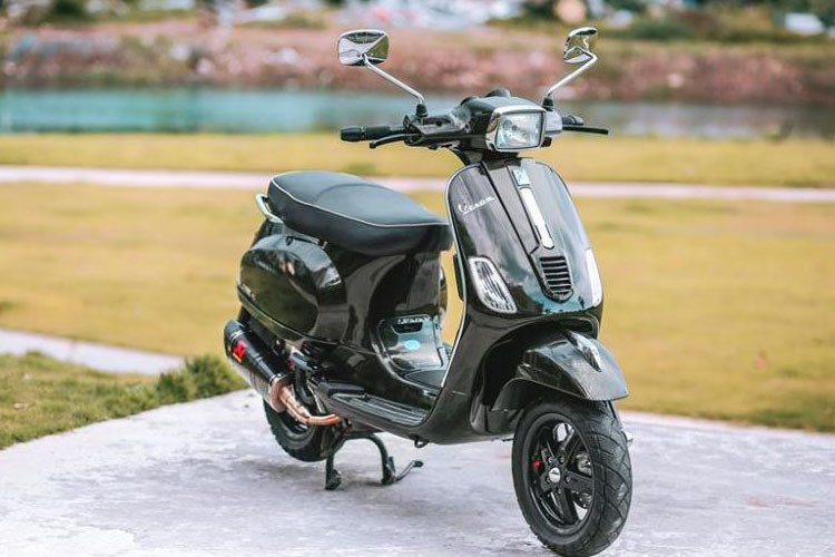 Mới đây, xưởng độ Saigon MaxSpeed đã cho ra đời một bản độ chiếc xe ga Vespa S125 ie theo phong cách Zelioni nhẹ nhàng nhưng được đánh giá cao về khả năng vận hành cũng như tăng tính thẩm mỹ.