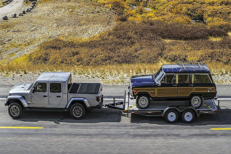 Theo đó, Gladiator có tải trọng đạt 725kg ở thùng sau và đặc biệt là sức kéo lên tới 3,47 tấn.