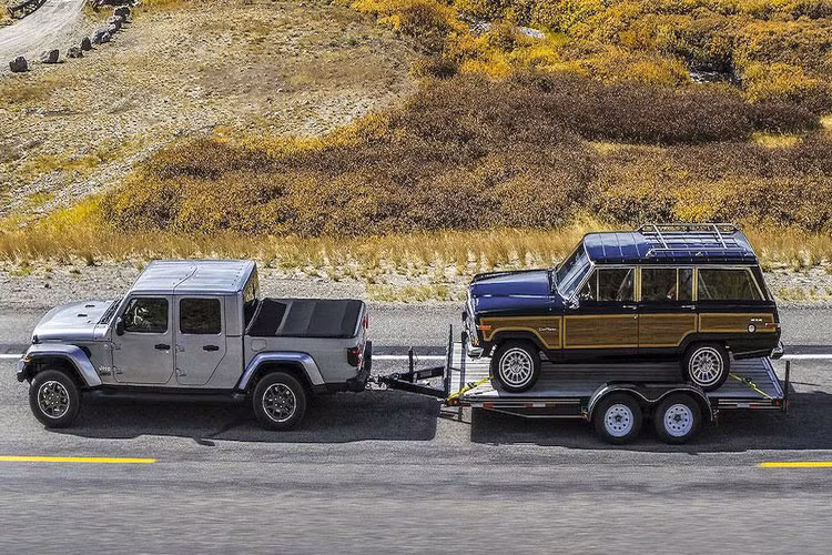 Theo đó, Gladiator có tải trọng đạt 725kg ở thùng sau và đặc biệt là sức kéo lên tới 3,47 tấn.