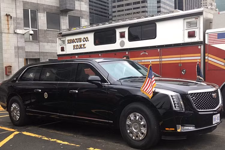 Chiếc limousine mới Cadillac The Beast 2.0 của Tổng thống Mỹ Donald Trump được xem là chiếc xe đắt đỏ nhất lịch sử với khoảng hơn khoảng hơn 1,5 triệu USD. Cadillac The Beast 2.0 có trọng lượng dao động từ 6,8 - 9 tấn, nặng hơn so với The Beast cũ. Cadillac The Beast 2.0 có thể chở tới 7 người với khoang sau có ghế dành cho Tổng thống Trump và 4 cố vấn.