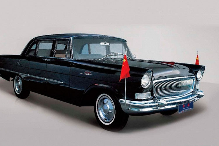 Nhà lãnh đạo Trung Quốc Mao Trạch Đông sử dụng xe ZIS-110 làm phương tiện di chuyển. Đây là món quà mà lãnh đạo Nga Stalin tặng ông vào năm 1949. Năm 1958, ông Mao sử dụng dòng xe nội địa của tập đoàn FAW Hong.