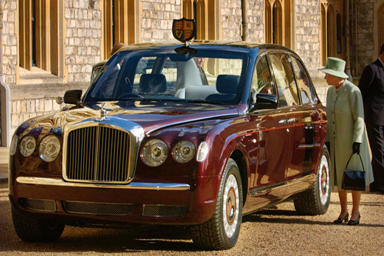 Bentley State Limousine được chế tạo chỉ có hai chiếc dành riêng cho Nữ hoàng Elizabeth II nhân dịp kỷ niệm 50 năm tại vị (Golden Jubilee) của bà vào năm 2002. Xe trị giá lên tới 10 triệu bảng Anh. Tất cả chi tiết trên xe được chế tác cầu kỳ.