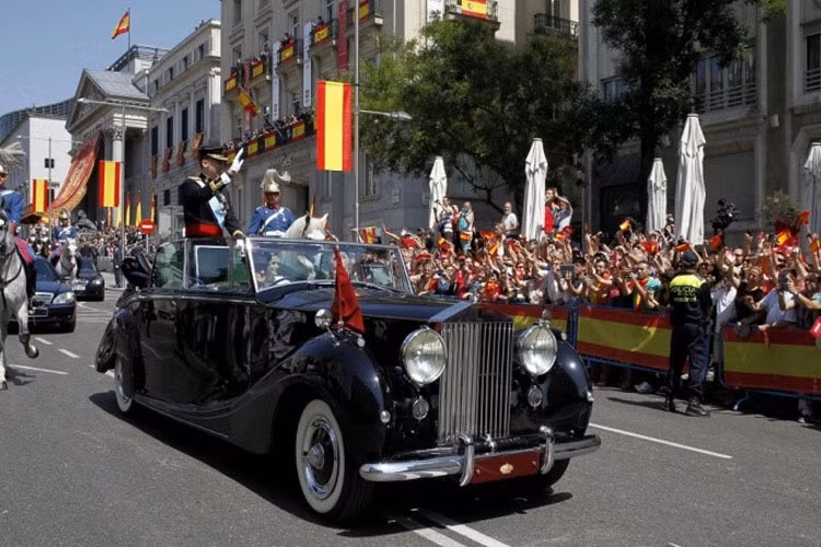 Nhà vua Tây Ban Nha Felipe chuộng Rolls Royce.