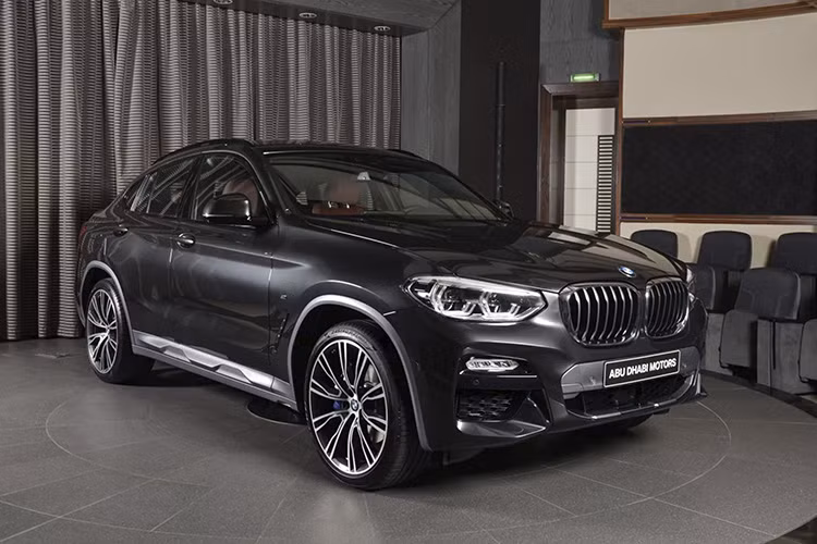 Sau màn ra mắt tại triển lãm Geneva Motor Show hồi tháng 3, chiếc xe SUV hạng sang BMW X4 2019 phiên bản xDrive30i vừa chính thức có mặt tại showroom ở Abu Dhabi.