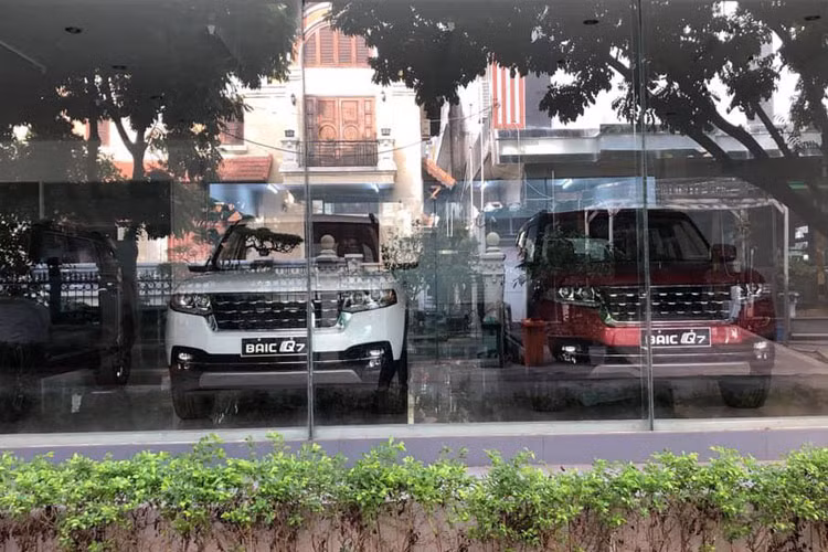 Mẫu xe ôtô BAIC Changhe Q7 sản xuất tại Trung Quôc được cho là "nhái" SUV hạng sang Range Rover khi toàn bộ thiết kế ngoại hình chiếc xe này mang đậm phong cách của thương hiệu đình đám Anh quốc.