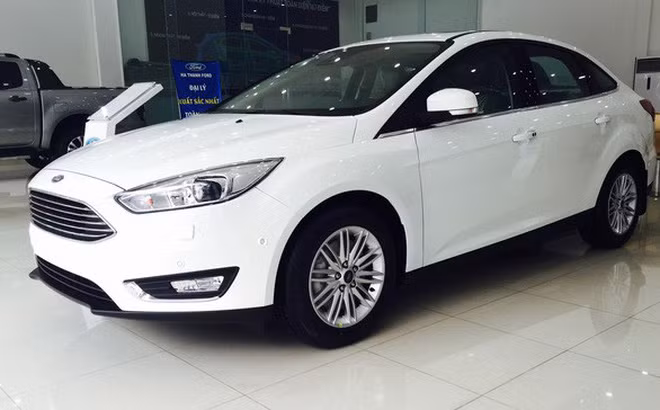 GM và Ford là hai hãng xe có nhiều mẫu xe bị khai tử năm 2018 nhiều nhất. Dù không bị khai tử hoàn toàn nhưng mẫu xe Ford Focus sẽ dừng cung cấp ở một số thị trường nhất định như Bắc Mỹ, Mỹ, Canada... Xe vẫn sẽ được bán tại châu Âu, Trung Quốc và một số thị trường khác. Sở dĩ vậy bởi xe bị đánh giá thấp về cảm giác lái vì những lỗi liên quan đến hộp số Powershift.