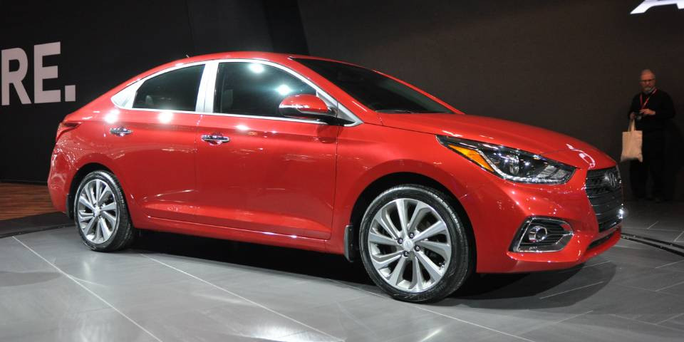 Hyundai Accent 2018 lắp ráp CKD được trang bị động cơ xăng 1.6L cho công suất 132 mã lực, mô-men xoắn 161 Nm, đi kèm hộp số sàn 6 cấp hoặc số tự động 7 cấp. Dự kiến, Hyundai Thành Công sẽ ra mắt mẫu xe Accent lắp ráp CKD tại Việt nam vào cuối tháng này.