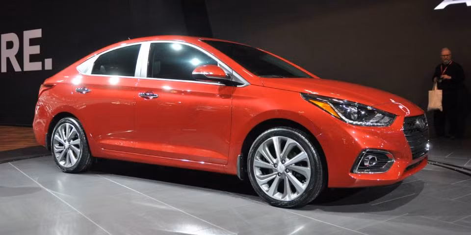 Hyundai Accent 2018 lắp ráp CKD được trang bị động cơ xăng 1.6L cho công suất 132 mã lực, mô-men xoắn 161 Nm, đi kèm hộp số sàn 6 cấp hoặc số tự động 7 cấp. Dự kiến, Hyundai Thành Công sẽ ra mắt mẫu xe Accent lắp ráp CKD tại Việt nam vào cuối tháng này.