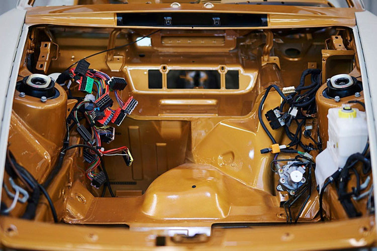 Động cơ này được trang bị bộ tăng áp to hơn, bổ sung bộ phận làm mát bằng chất lỏng và bộ phận điều khiển động cơ Motronic.