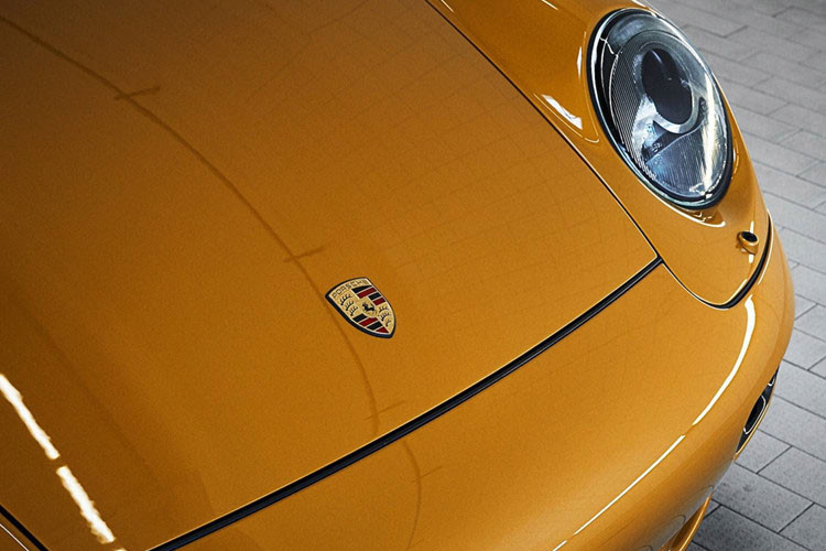 Porsche 911 Turbo S Project Gold độc nhất mới ra mắt cách đây 2 tháng. Đây là một trong số 51 chiếc xe mà Porsche đem ra đấu giá tại sự kiện diễn ra ở Atlanta (Mỹ).