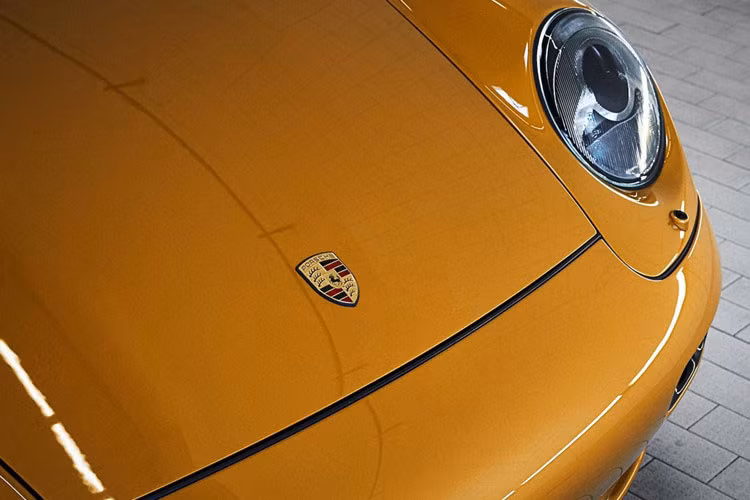 Porsche 911 Turbo S Project Gold độc nhất mới ra mắt cách đây 2 tháng. Đây là một trong số 51 chiếc xe mà Porsche đem ra đấu giá tại sự kiện diễn ra ở Atlanta (Mỹ).