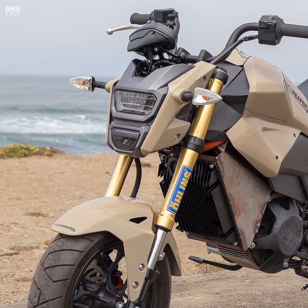 Về cơ bản thiết kế xe máy điện Honda MSX vẫn không khác nhiều so với nguyên bản. Đang chú ý là chiếc xe độ hoàn thành chỉ có trọng lượng lớn hơn đúng 3,63kg. Với một động cơ lớn và "xác xe" nhẹ, khả năng tăng tốc của Grom Reaper chỉ có thể diễn tả bằng một từ: điên rồ.