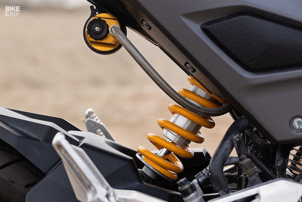 Bên cạnh đó, hệ thống treo của xe đã được nâng cấp với phuộc trước và sau đều của Ohlins