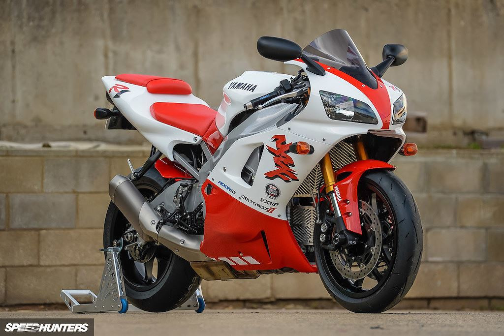 Bản độ đặc biệt và độc nhất vô nhị này mang tên WE/98 - theo tên mã của thế hệ R1 hiện tại và năm khai sinh của dòng xe này.