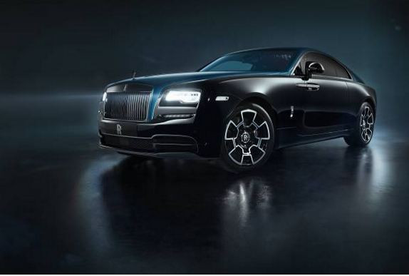 Xe vẫn trang bị động cơ V12 6.6L tăng áp kép công suất 624 mã lực và mô men xoắn 870 Nm cho phép tăng tốc từ 0 - 100 km/h chỉ trong 4,3 giây.