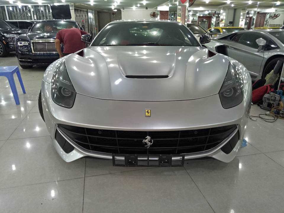 Còn đây là chiếc Ferrari F12 Berlinetta.