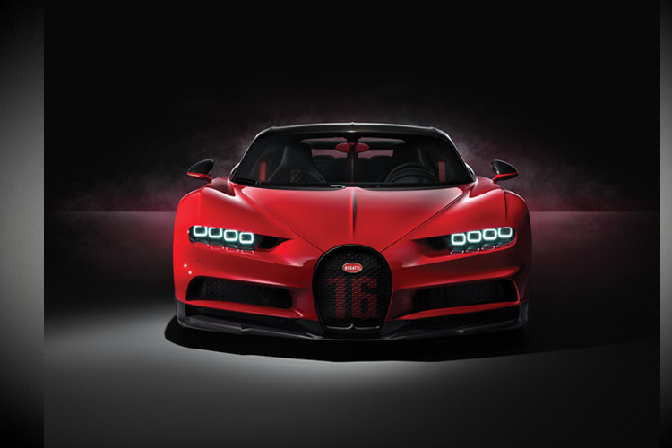 Biến thể mới hoàn toàn Bugatti Chiron Divo nhanh hơn nhiều siêu xe thông thường và chưa cần tới 2,5 giây để tăng tốc từ 0 lên 100 km/h và đạt tốc độ 200 km/h trong chưa tới 6,5 giây. Siêu xe này có giá xấp xỉ 6 triệu USD, đắt gần gấp đôi Chiron Sport (3,1 triệu USD).