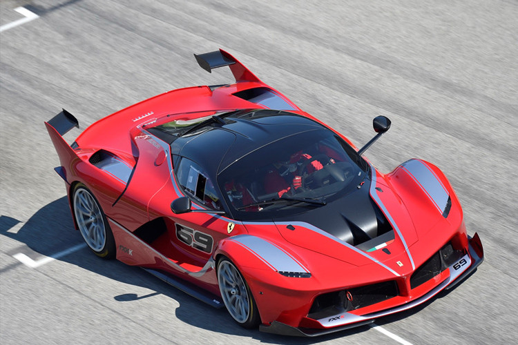 Ferrari LaFerrari FXX-K là thành viên thuộc gia đình xe hiệu năng cực cao XX của Ferrari. Tuy mang tên FXX-K nhưng siêu xe này không liên quan gì đến huyền thoại FXX. Được phát triển dựa trên chiếc LaFerrari, Ferrari FXX-K sở hữu khối động cơ hút khí tự nhiên V12 6.3L công suất 848 mã lực kết hợp với hệ thống phục hồi động năng HY-KERS công suất 187 mã lực. Chỉ có 32 chiếc FXX-K được sản xuất với mức giá khởi điểm từ 2,7 triệu USD.