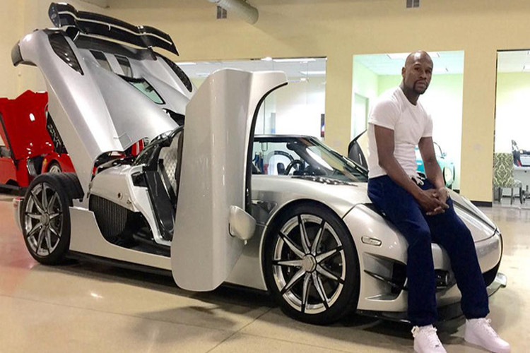 Koenigsegg CCXR Trevita là một trong những chiếc siêu xe có giá đắt đỏ bậc nhất. VTrevita thuộc phiên bản cực hiếm của hãng sản xuất siêu xe Koenigsegg, phát triển dựa trên mẫu xe Koenigsegg CCXR Edition. Toàn bộ phần thân vỏ của siêu xe Koenigsegg CCXR Trevita đều được làm bằng chất liệu sợi carbon màu trắng bạc với công nghệ độc quyền của Koenigsegg.