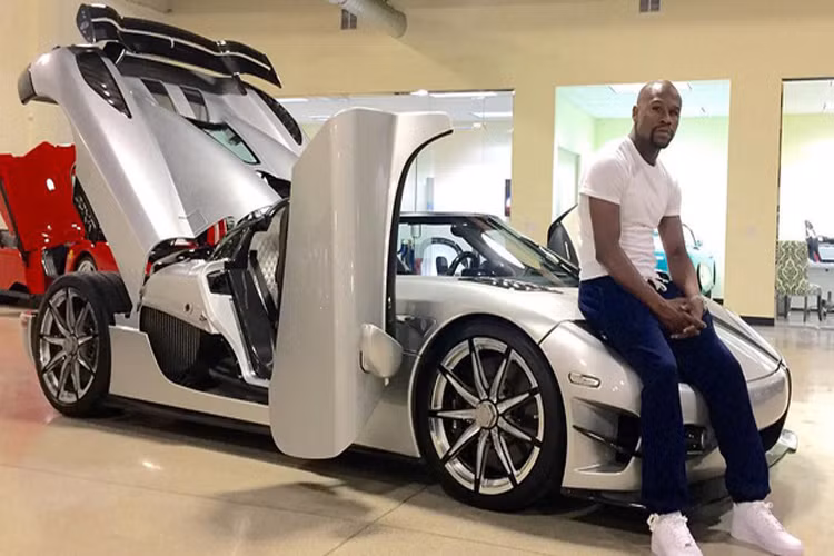 Koenigsegg CCXR Trevita là một trong những chiếc siêu xe có giá đắt đỏ bậc nhất. VTrevita thuộc phiên bản cực hiếm của hãng sản xuất siêu xe Koenigsegg, phát triển dựa trên mẫu xe Koenigsegg CCXR Edition. Toàn bộ phần thân vỏ của siêu xe Koenigsegg CCXR Trevita đều được làm bằng chất liệu sợi carbon màu trắng bạc với công nghệ độc quyền của Koenigsegg.