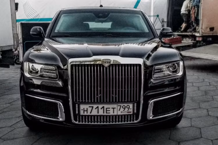 Tuy nhiên, khối động cơ trên Limousine được cho là cung cấp khoảng 600 mã lực có thể được giảm bớt trên bản sedan.