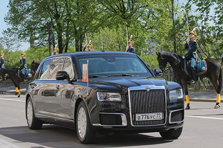 Về truyền động, giống với chiếc Limousine của Putin, Aurus Senat Sedan sang trọng có thể cũng được trang bị động cơ V8 4,4 lít được phát triển bởi Viện Nghiên cứu Nhà nước của Nga NAMI và đội ngũ Porsche Engineering.