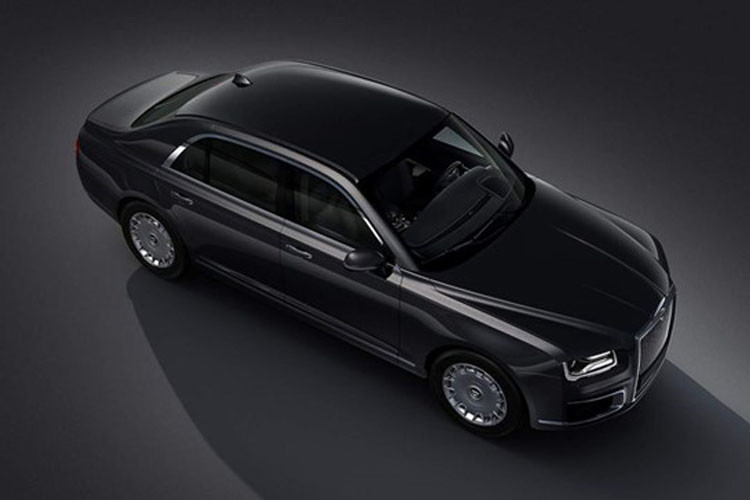 Phát triển trong 5 năm với số tiền gần 200 triệu USD, siêu xe thổng thống Putin, Aurus Senat Limousine lần đầu tiên xuất hiện trong lễ nhậm chức của ông vào hồi tháng 5/2018. Sắp tới đây, mẫu xe này sẽ ra bản thương mại với giá bán lên tới 160.000 USD (khoảng hơn 3,7 tỷ đồng).