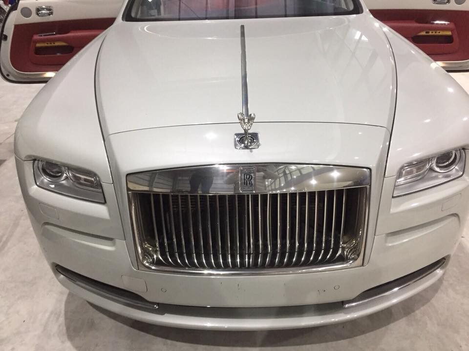 Nhiều dự đoán cho rằng, chiếc xe siêu sang này sau khi hoàn thiện thủ tục ra biển số sẽ có giá khủng trên dưới 19 tỷ đồng.