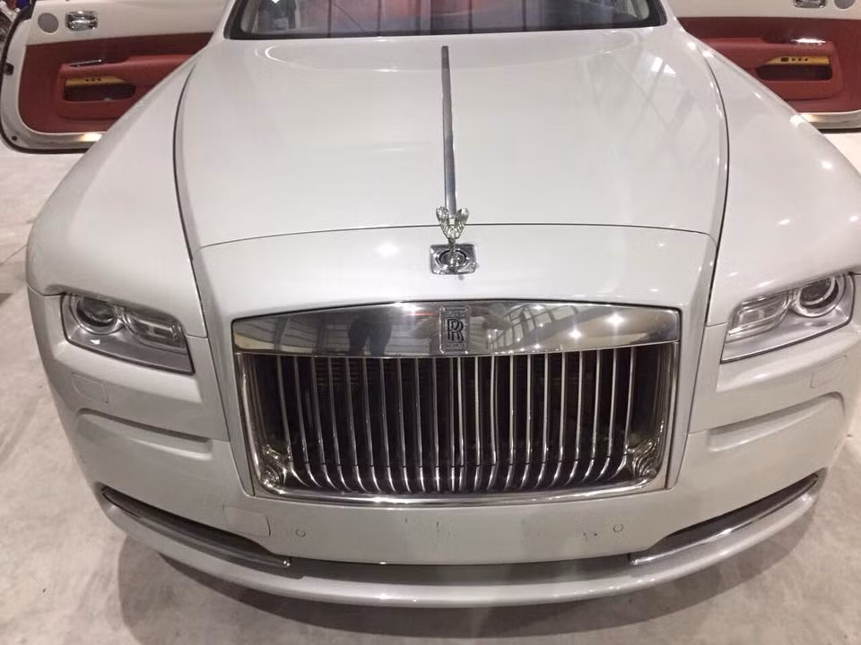 Nhiều dự đoán cho rằng, chiếc xe siêu sang này sau khi hoàn thiện thủ tục ra biển số sẽ có giá khủng trên dưới 19 tỷ đồng.