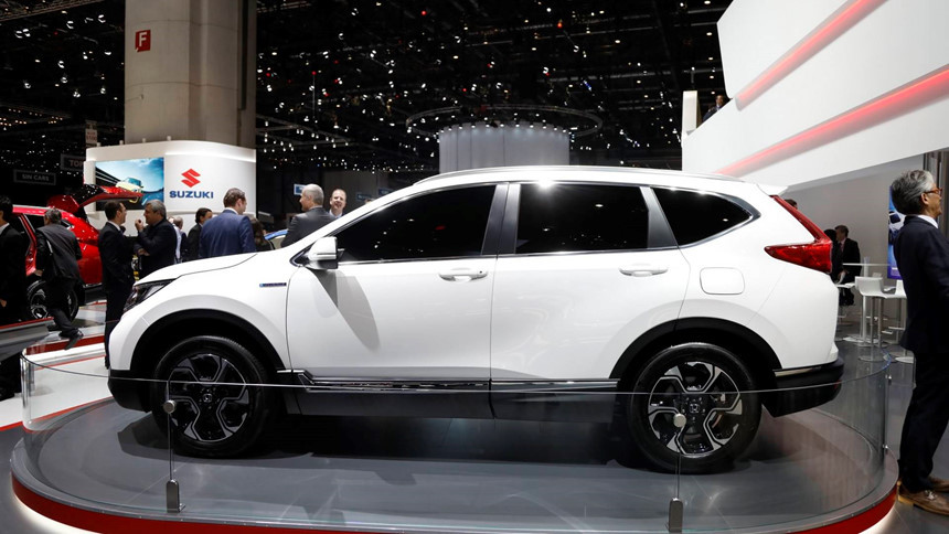 Xe có 7 chỗ ngồi với kiểu bố trí ghế 5+2. Ngoài ra còn có cốp sau đóng/mở điện với tính năng chống kẹt.