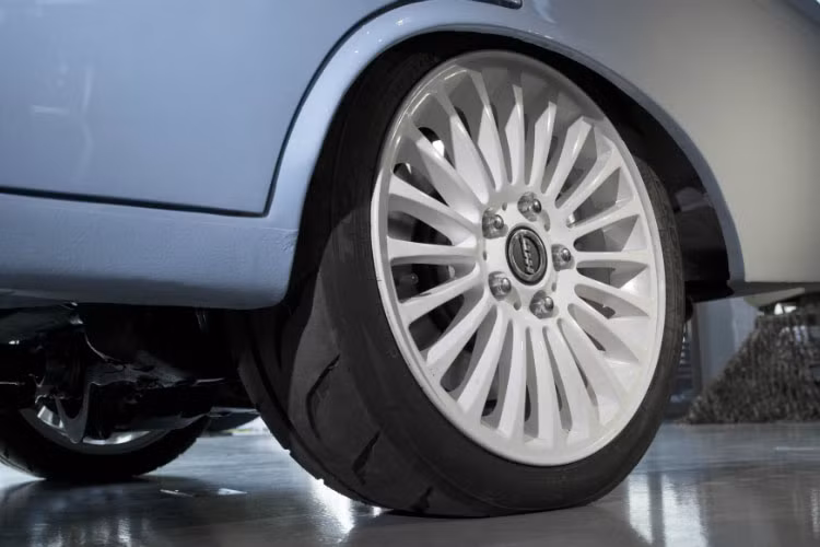 ... cùng bộ mâm được sơn trắng đối lập.