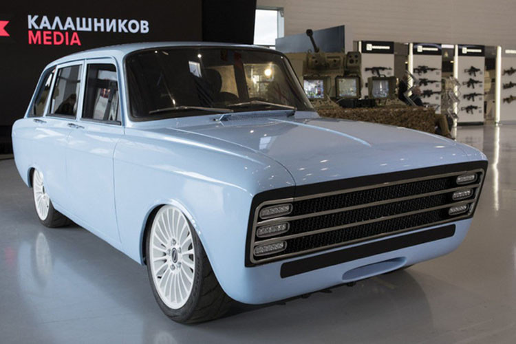 Tương phản với màu xe là các cửa sổ xe được làm tối màu...