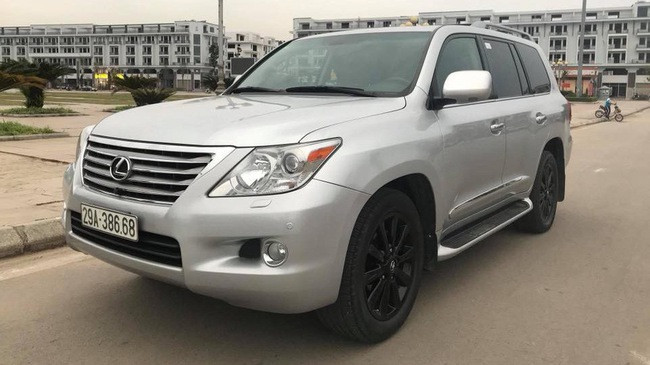 Chiếc xe Lexus LX570 biển khủng qua 7 năm sử dụng được giới thiệu đã lăn bánh khoảng hơn 50.000 km.