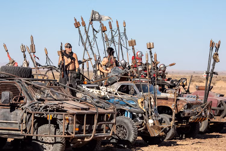 Sở dĩ vậy bởi lễ hội này là dịp tụ họp của những chiếc xe ôtô độ kỳ quái, thậm chí ngay cả phong cách ăn mặc của những người có mặt tại đây cũng giống như những gì xuất hiện bộ phim Mad Max.