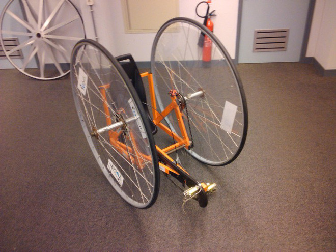 Khó có thể tưởng tượng được chiếc xe đạp DiCycle hàng độc này sẽ được vận hành như thế nào khi có thiết kế lạ đời như thế này.