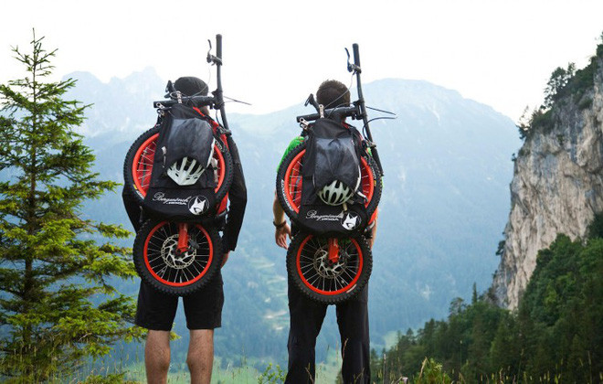 The Backpack bike là sự lựa chọn hoàn hảo cho những người mong muốn vừa có một phương tiện di chuyển nhưng lại có thể chủ động đi lại khắp mọi nơi bởi nó có thể được gấp gọn lại rất tiện lợi.