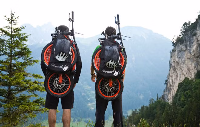 The Backpack bike là sự lựa chọn hoàn hảo cho những người mong muốn vừa có một phương tiện di chuyển nhưng lại có thể chủ động đi lại khắp mọi nơi bởi nó có thể được gấp gọn lại rất tiện lợi.