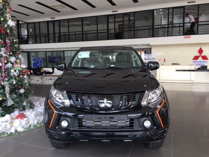 Được biết thời điểm ra mắt tại thị trường Thái Lan vào cuối năm ngoái phiên bản đặc biệt này có giá bán khởi điểm từ 879.000 THB (khoảng 612 triệu đồng). Như vậy, so với giá bán tại Việt Nam, hiện Mitsubishi Triton Athlete 2018 bản đặc biệt đắt hơn tới 133 triệu đồng.