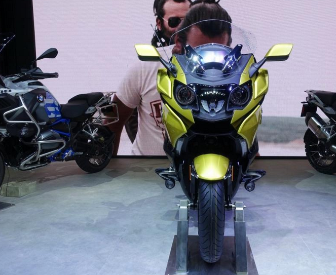 BMW K1600 Grand America được đánh giá là đối thủ nặng ký của Honda GoldWing Tour 2018 DCT.